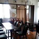 ふらんす食堂　Bistro マルハチ - 木調の落ち着いた店内