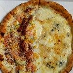 PIZZA SALVATORE CUOMO - 海老とチーズのハーフ＆ハーフ \2,791