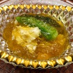 銀座 小十 - カニ，オクラ，ワカメのポン酢ジュレがけ