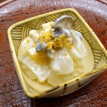 銀座 小十 - 柿とキノコ，白コンニャクの白和え