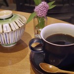 Cafe ヒペリカム - こだわり焙煎のブレンド珈琲 砂糖はお椀に入ってました☆