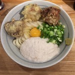 自家製さぬきうどんと肉 甚三 - 鶏天月見山しょうゆ（冷）