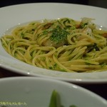 Sunakkukouduki - イタリアン凛からの出前。海老と青海苔ワサビのクリームソースパスタ。お値段は1,300円。(2017/6/11)