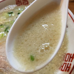博多 豚十郎 - 塩だれ豚骨ラーメン、スープリフト