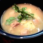興 - 【春季限定】「鶏肉と玉葱のスープ」：濃厚コラーゲンスープで煮た新玉葱と新じゃが。トロトロ～です！