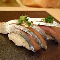 やま中・本店　鮨と日本料理　 - サバの握り