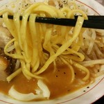 Menya Naruto - 平打ちの中太麺