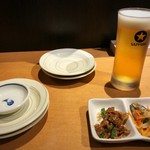 伊酒屋 はりまやりぐる - お通しと生ビール