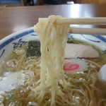 志づ美 - 中華そばの麺・リフトアップ