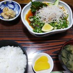 御食事処 あしずり - さばたたき定食の全容～
            薬味等が邪魔で、さばが見えんぞね