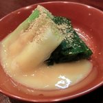 興 - 【春季限定】「葉玉ねぎのぬた」：長ねぎよりねっとりした汁気をたっぷりと含んで、甘みがあって美味しい♪