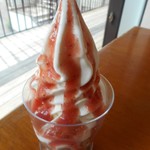 六甲フードテラス - 二郎いちごソースかけソフトクリーム