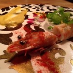 東 - ＊中央部・身の部分に「春巻」が添えられていますので、巻いて頂きます。