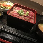 Sutekihausu Pondo - お味噌汁・サラダ・漬物付き