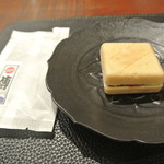 傳 - 最中を開くと