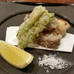 滋味 康月 - 近江牛と野菜（アスパラ）の天ぷら。
