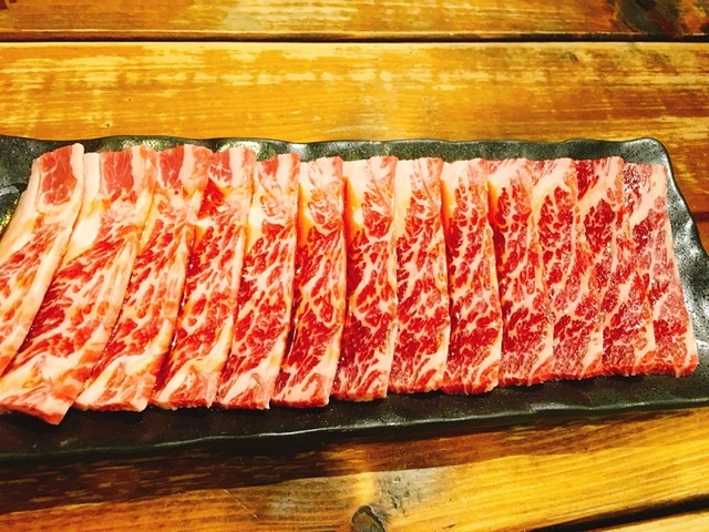 炭火焼肉/ビタミンS. 厳選した和牛の極上焼肉を堪能する｜【炭火焼肉 KOMA GINZA