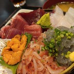 丼兵衛 - 五色丼(まぐろ、キツネ鯛、太刀魚、生桜海老、生しらす)・両方大盛り・ウニトッピング