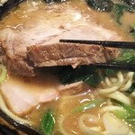 ラーメン 厚木家 - 見よ！ この厚み(笑)ヾ(≧∀≦*)ﾉ〃