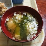 お食事処 まし田 茶屋 - 味噌汁（焼きそば定食）