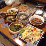 旬菜・旬魚 なかむら - 食べ放題のお惣菜たち