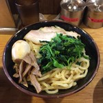 横浜ラーメン とんこつ家  - つけ麺(800円)+中盛(100円)