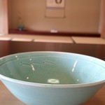 湖里庵 - 抹茶碗と床の間。