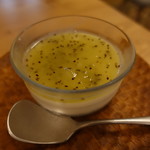 イタリア食堂 ポルタ - 濃厚パンナコッタ フレッシュキウイソース
