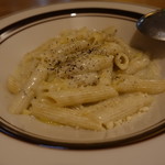 イタリア食堂 ポルタ - 濃厚ゴルゴンゾーラチーズのペンネ