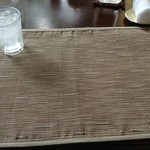 ボン・ヴォイージ - お冷とランチョンマット