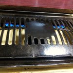 焼肉　大門 - 昔懐かしい焼き台、もちろん無煙ロースターではありません