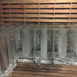 甘味処 クールハウス - 店内から氷の冷凍庫が見えます。素敵。