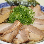 大志軒 - 肉盛り豚骨醤油麺