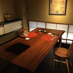 Aigamo Ippin Toriyasu - 部屋の椅子席