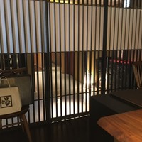 あひ鴨一品 鳥安 - 廊下も見えます。