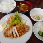 壷 - ポークソテー定食　650円　