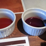 Hambagunojikan - テイスティングは控えめに赤ワインソースとスパイシートマトソースの2つ