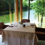 新郎新婦席からニドムの湖を望む