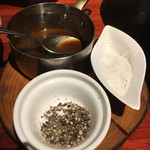 ビストロ・シンバ - ジュのソース・塩・胡椒