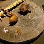 茶禅華 - 小鳩胸肉　台湾香辛料《馬告》焼き、腿肉五香脆皮仕立て