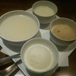 豊栄 - 手前から時計回りに　フローズンヨーグルト～桂花陳酒の香り～　チャイニーズ甘酒の冷たい汁粉白玉入り　豆乳ココナッツ杏仁豆腐　山査子のアイスクリーム