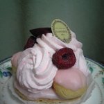 ラデュレ サロン・ド・テ 銀座三越店 - サントノレ・ローズ・フランボワーズ