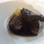 カミムラ  - 余市のツヴァイせ煮込んだ和牛