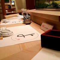 鮨の与志喜 - 清潔感ある店内