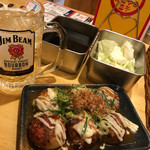 Takoyaki Ooji Kyouto Kiyamachi Ten - たこやき(ネギポン酢)とビームハイボールとキャベツ
                      この後 串かつ(牛串)も登場しました！