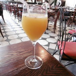 カフェ ラ・ボエム - 生絞りオレンジジュースと床