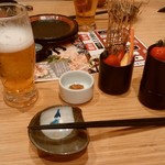 Mantenya - 【料理】生ビール+お通し（野菜スティック）