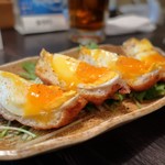 つかふき屋 - とり揚げ半熟玉子カレー風味