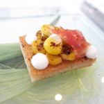 ラ クレリエール - 焼いた玉蜀黍と蒸した玉蜀黍のタルト　チョリソーとクリーム乗せ