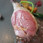 ピションラミエのロースト　フォアグラとアーモンド詰め　ピジョンの肝のソース　ボンジリのフリット